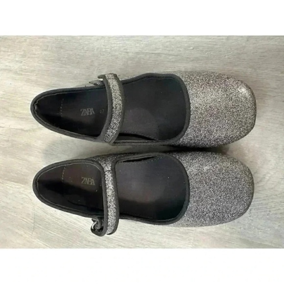 Zara Kids Dress Shoes Size 27 Silver Glitter Mary Jane Buckle Strap Sparkle Fest - Picture 4 of 6